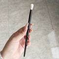 Pro black eye makeup blending brush with white bristles and smooth handle grip - Budget Blending Brush