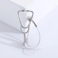 Dettaglio di una spilla a forma di stetoscopio argento con inserti bianchi su base neutra - Base Argento Bianco