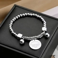 Pulsera de cuentas plateadas con colgante Eternal Love y campanas en estuche de joyas - Plateado