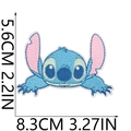 Detalle del parche bordado de perro azul mostrando dimensiones 5,6 cm por 8,3 cm - X11XG-16-09
