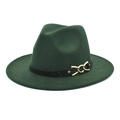Dettaglio cappello in feltro verde scuro con fascia nera e fibbia a catena dorata - Verde Scuro