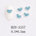 Vue détaillée de strass en forme de cœur bleu clair 8,5x6,5mm pour nail art DIY - Style Coeur Classique(A357)