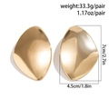 Unregelmäßige goldene Metallohrringe mit minimalistischem geometrischem Matt-Design - Großer unregelmäßiger Blatttyp / Gold