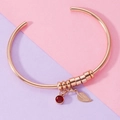 Pulsera de acero en oro rosa con piedra de nacimiento roja y detalle de hoja - Piedra de Nacimiento de Octubre / Oro rosa