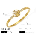 Dettaglio del bracciale in acciaio inossidabile placcato oro 18K con stelle e conchiglie - Stile Stella Marina e Conchiglia(NB-B6371)