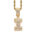 Dettaglio del ciondolo hip-hop lettera I con zirconi quadrati e catena a fune d'oro - Lettera I Oro + Catena da 60cm