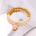Dettaglio bracciale di perle con sfere dorate e ciondolo rosa mano di Fatima - Oro/Bianco