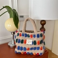 Mini sac cabas en peluche beige avec détails multicolores et étiquette de marque - Style Portable (Balles en Peluche Colorées Beige)
