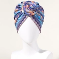 Blauwe boho tulband met kleurrijke bloemenprint en gedraaide bloemknoop detail - Blauw
