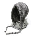 Bonnet en grosse maille avec protège-oreilles en fil mélangé gris et blanc et liens chauds - M (56-58cm) / Gris