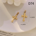Set di due ciondoli a croce in acciaio inossidabile placcato oro 18K con rilievo Gesù - D74 Oro (Set Crocifisso) / 1.4cm x 2.4cm / Oro