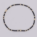 Pulsera artesanal con cuentas tubulares negras y elegantes espaciadores dorados - Cuentas de Columna Negro Oro