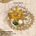Goldene Sonnenblumen-Brosche mit gelben Zirkonia, grünem Blatt und Perle - Sonnenblumen-Perlenbrosche (BRS-J414GCAI)