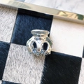 Detail of a shiny silver metallic hair claw clip on a stylish checkered fur surface - Mini Small Style (8)