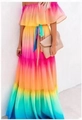 Regenbogen-Maxikleid mit schulterfreiem Ausschnitt, Stufenrock und elastischer Taille - S / Regenbogenfarben