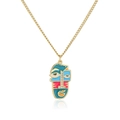 Dettaglio del ciondolo a viso astratto con smalto colorato e zirconi su collana d'oro - Viso Multicolore-Blu Rosso Giallo