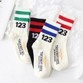Retro-Schachbrett-Mittelsocken in Grün, Schwarz, Blau und Rot aus Sportbaumwolle im Set - Gemischte Zahlen-Trendsocken