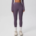 Vista frontale di leggings yoga viola a vita alta e set crop top a maniche lunghe - S / Viola Melanzana