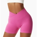 Détail du short de yoga rose taille haute avec une ceinture croisée en forme de V - S / Rose rouge