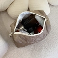 Trousse à maquillage matelassée marron pour femme avec doublure et produits de soin - Matelassé à Fleurs Marron