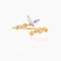 Dettaglio macro di un anello a farfalla regolabile con ali in opale e zirconi rosa - Aperto Regolabile / Zirconia Bianca