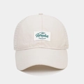Vista detallada de gorra de béisbol beige de secado rápido con ventilación láser - Ajustable / Beige