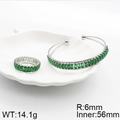 Conjunto de joyas plateadas con gemas verdes rectangulares en bandeja blanca - Plata-Verde