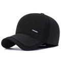 Berretto da baseball invernale da uomo grigio scuro con paraorecchie e stemma SPORT metallico - grigio scuro