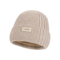 Gorro de punto de invierno en beige avena con forro polar suave y etiqueta de STUDIO - Caqui