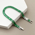 Bracelet rivière argenté orné de zircons verts coupe baguette avec un fermoir à charnière - Style Gemme Vert Émeraude (B0049-01-Green) / Vert