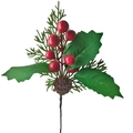 Bouquet de Noël artificiel avec baies rouges, pommes de pin et branches vertes sur fond blanc - Tige de Pin de 21cm Cyprès Avec Feuilles Vertes