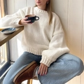 Women's white chunky knit sweater in loose fit with ribbed crew neck and cuffs - M / White