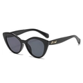 Schicke schwarze Cat-Eye-Sonnenbrille mit goldenem Logo und dunkelgrauen UV-Gläsern - Schwarzer Rahmen Schwarz Graue Gläser