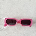 Occhiali da sole rettangolari rosa acceso con montatura spessa e lenti grigio scuro - Rosa
