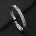 Silbernes geflochtenes Edelstahl-Manschettenarmband mit polierten Endkappen - Silber