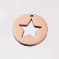 Colgante redondo de acero inoxidable oro rosa con detalle de estrella sobre fondo blanco - Oro rosa