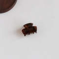 Mini acetate hair claw in dark amber brown finish with teeth for secure hold - Dark Tea