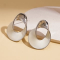 Boucles d'oreilles carrées torsadées avec émail crème et placage d'argent - Tige en Argent - Blanc - Rond Tordu