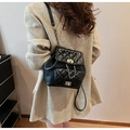 Sac à dos élégant matelassé noir avec chaîne pour femme et design classique à fermoir rotatif. - S / Noir
