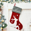 Chaussette de Noël rouge tricotée avec broderie élan blanche et revers rayé gris élégant - Style Renne