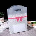 Mattierte Plastikgeschenktüte mit weißer Spitze und rosa Schleife für Schmuckwaren - 35x45cm / Rosa Schleife