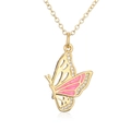 Détail du pendentif papillon en émail rose et zircons sur une chaîne dorée fine - Papillon en émail rose / Rose