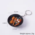 Miniatur-Essen Schlüsselanhänger mit geschmortem Fleisch in kleiner schwarzer Schale - Hühnersuppe (Mit Schlüsselanhänger)