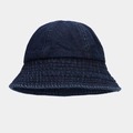 Dettaglio del cappello alla pescatora in denim blu scuro con cuciture sul bordo - M (56-58cm) / Blu scuro