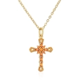 Dettaglio del ciondolo a croce placcato oro 18K con zirconi arancioni micro-incastonati - Arancione