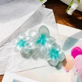 Gradient light blue flower hair claw clip with clear acrylic floral design for women - Cyan-Triple Flower