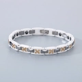 Bracelet magnétique en céramique blanche avec maillons en métal brun et détails dorés - Base en Céramique Blanche Incrustée de Strass Dorés (KB186885-TS)