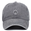 Berretto da baseball grigio scuro lavato con cuore di picche ricamato su sfondo bianco - Grigio