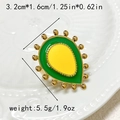Makro-Detail des Avocado-Blumenrings mit Maßen 3,2cm x 1,6cm und einem Gewicht von 5,5g - Avocado Tränenform (TZ-R0577-02)
