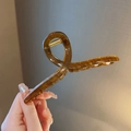 Minimalist amber resin hair claw clip featuring a sleek twisted design and golden spring - Jelly Coffee-13cm (Strengthened)